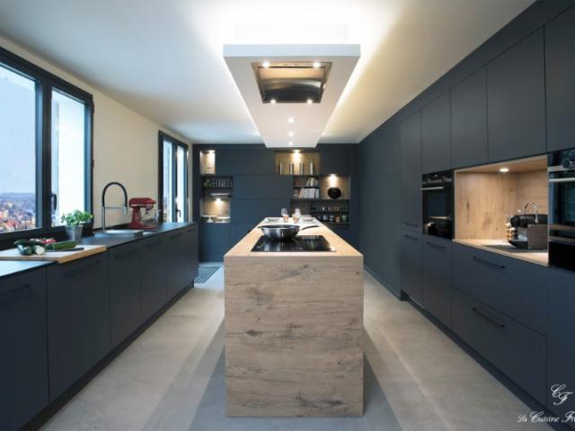 Une cuisine design taille XXL - un projet signé Vannes Intérieurs Privés