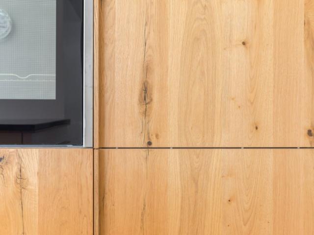 Une cuisine XXL sur-mesure bois & blanc - Un projet signé Vannes Intérieurs Privés